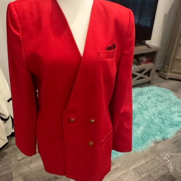 Red double breasted business suit, like new size 12 skirt and blazer - Picture 5 of 6
